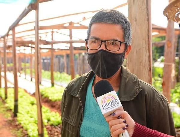 Huertas familiares se fortalecen en los barrios de Ciudad del Este - La Clave