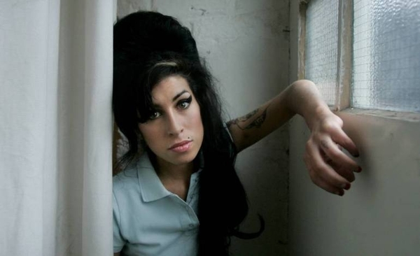 Diario HOY | Diez años después de su muerte, la familia de Amy Winehouse "reivindica" su figura