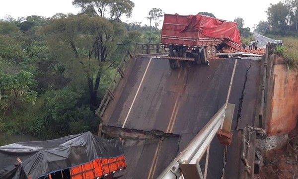 Ministerio de Obras sigue sin arreglar puente que cayó y mató a tres personas - OviedoPress
