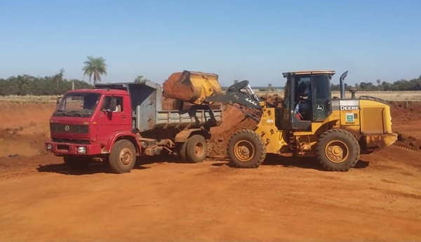 Caazapá: Arreglan caminos en el distrito de Yuty - Noticiero Paraguay