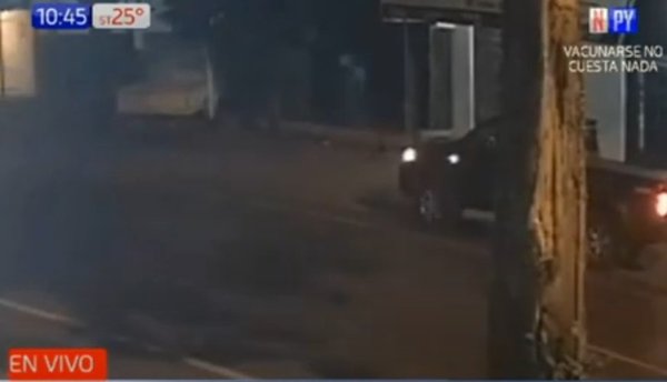 Camioneta atropella a estudiante de danza y huye | Noticias Paraguay