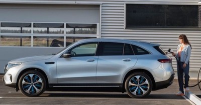 La Nación / Daimler prevé pasar a vehículos completamente eléctricos para 2030