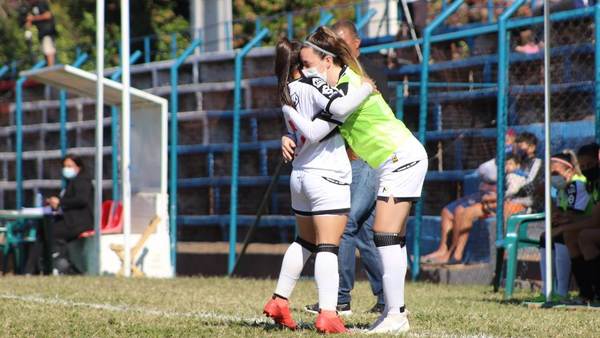 Olimpia golea y se pone a 2 puntos de la cima del torneo femenino