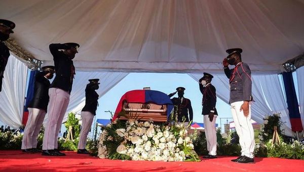 Haití: disparos y gases lacrimógenos durante el funeral del presidente Jovenel Moise