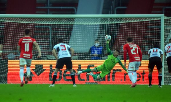 Olimpia elimina a Inter en los penales y avanza a cuartos de final