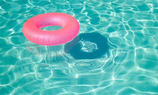 Niña  de un año muere ahogada en una piscina