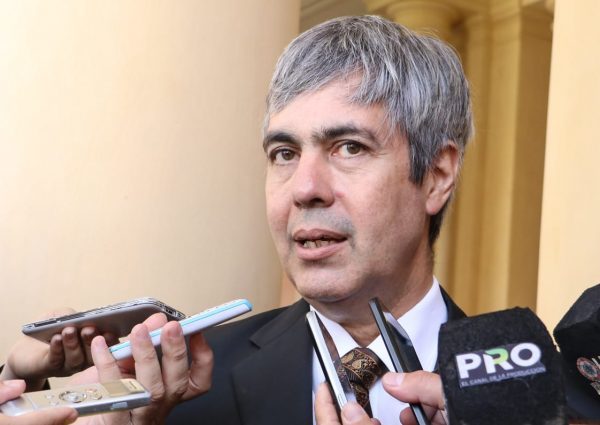 Querellan a Pedro Ferreira por conflicto entre accionistas privados | OnLivePy