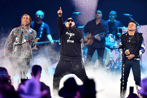 Al ritmo de «Patria y Vida» artistas cubanos pidieron libertad para Cuba en los Premios Juventud 2021 (Video)