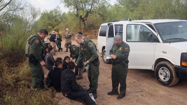 Serán acusados de allanamiento: A la cárcel quien cruce la frontera ilegalmente en Texas