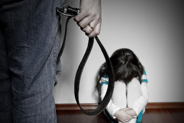 Jueza decreta prisión para la tía y el primo de las niñas victimas de maltrato en Limpio