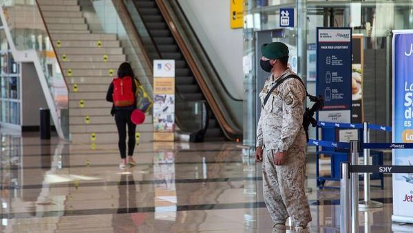 Chile abre fronteras para nacionales y extranjeros residentes vacunados