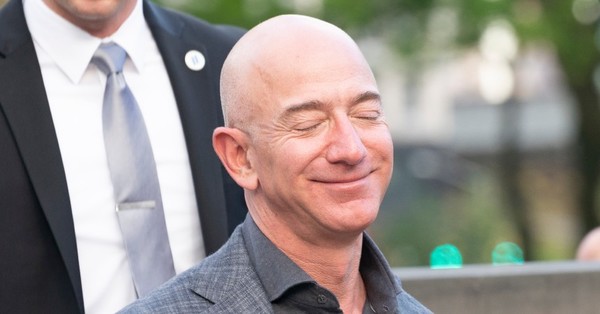 Jeff Bezos no obtendrá las alas de astronauta por “no contribuir” a la seguridad de los vuelos espaciales - C9N