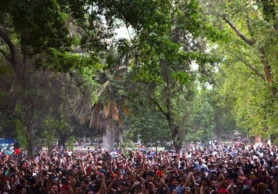 ¿No salió tan bien? Experimento de regreso a eventos masivos dejó mil contagiados