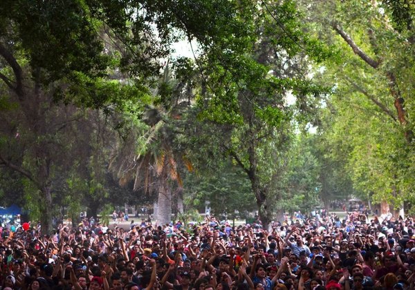 ¿No salió tan bien? Experimento de regreso a eventos masivos dejó mil contagiados