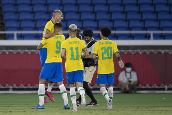 Brasil arranco con goleada y Argentina sufrió un traspié | OnLivePy