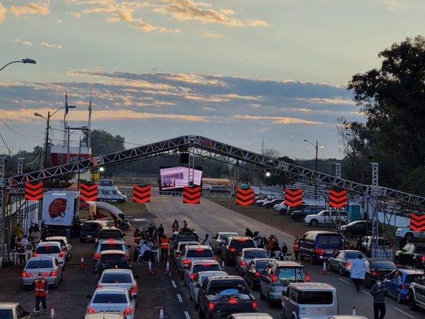 Más de 400 adolescentes con enfermedades de base ya se vacunaron en el ex Aratiri | Ñanduti