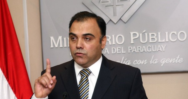 La Nación / Juez rechazó ordenar rebeldía y prisión del ex fiscal general Javier Díaz Verón y su esposa