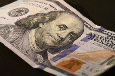 Billete verde concluye la semana al alza: cotiza a 6.916 guaraníes
