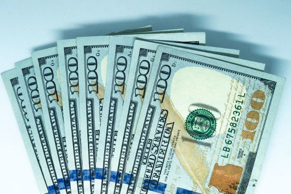 Cotización del dólar cierra la semana por encima de los G. 6.900, ante la persistente demanda - MarketData