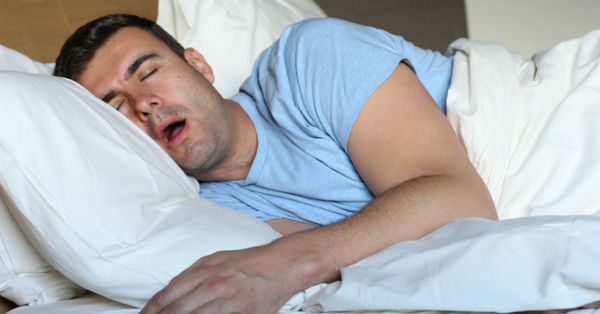 La razón por la que nuestro cuerpo da saltos involuntarios cuando nos estamos quedando dormidos - C9N