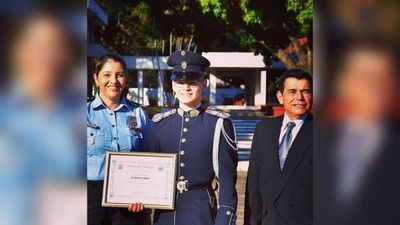 Familia de uniformados: mamá, papá e hijo son policías