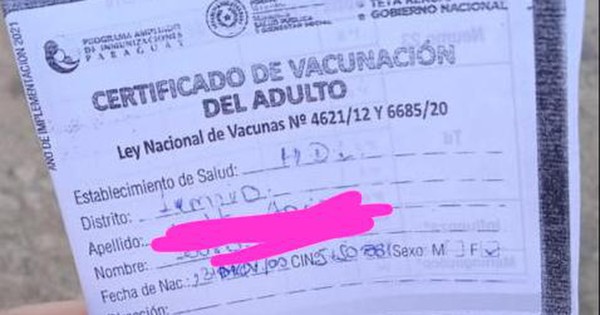 La Nación / Limpio: denuncian que en vacunatorio no entregan libreta original