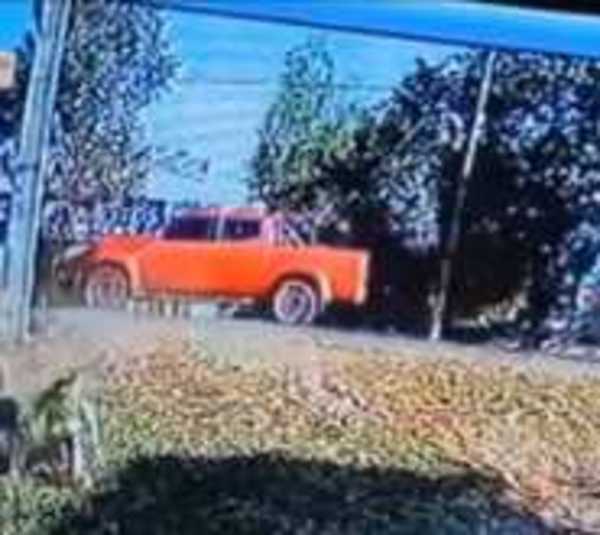 Chocaron contra columna de la ANDE y resultaron ilesos - Paraguay.com