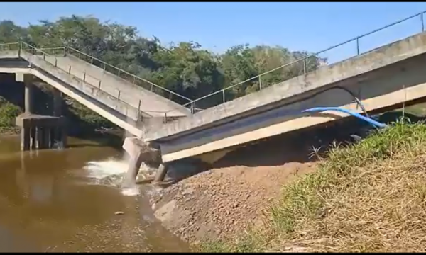 Video captó impactante colapso de puente vial en el Chaco