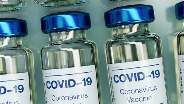 España dice que todo indica la necesidad de una 3a dosis de vacuna contra el Covid