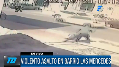 Motochorros asaltan violentamente a una mujer
