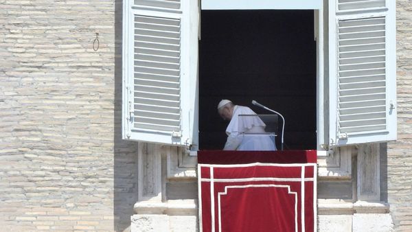 Convaleciente, el Papa renuncia a una misa en San Pedro