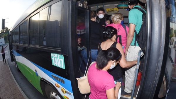 Sugieren recortar gastos para costear subsidio al transporte