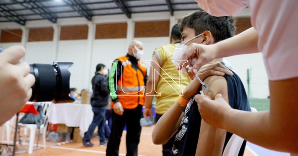 La Nación / #DíaA: 27 mil adolescentes se inmunizaron contra el COVID-19