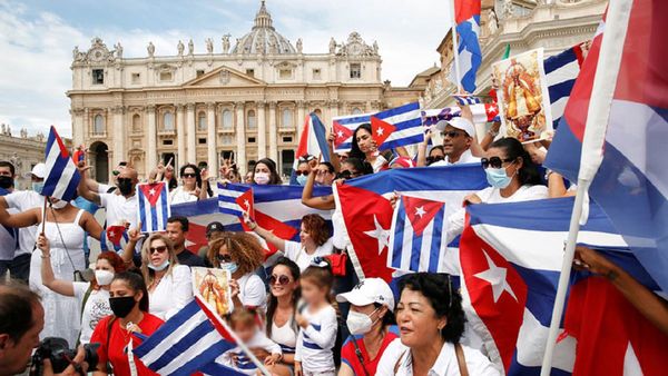 Más de 400 líderes sociales piden a Biden levantar embargo a Cuba