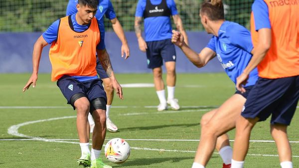 Santiago Arzamendia se incorporó a la pretemporada del Cádiz