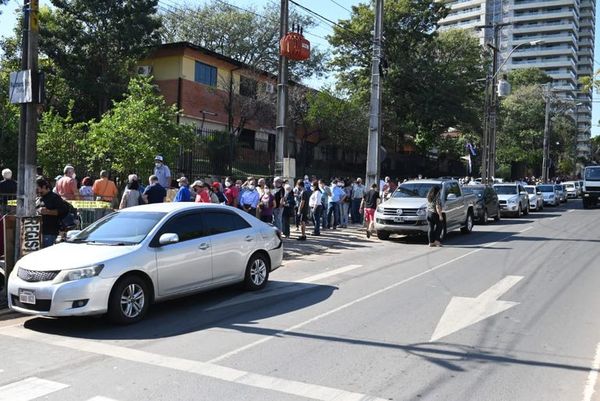Tras ingreso de variante delta, acuden masivamente a recibir segunda dosis - Nacionales - ABC Color