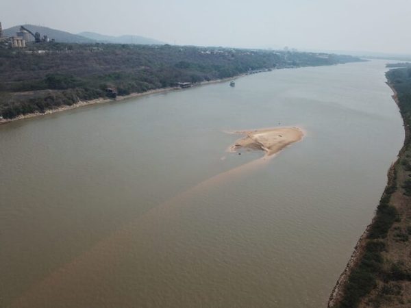 Grave estrés hidrológico del río Paraguay obliga a prefectura a regular calado máximo para la navegación | OnLivePy
