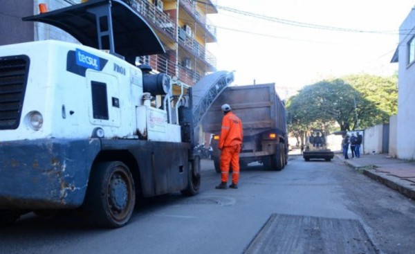 Continúan los trabajos de bacheo en el microcentro de CDE