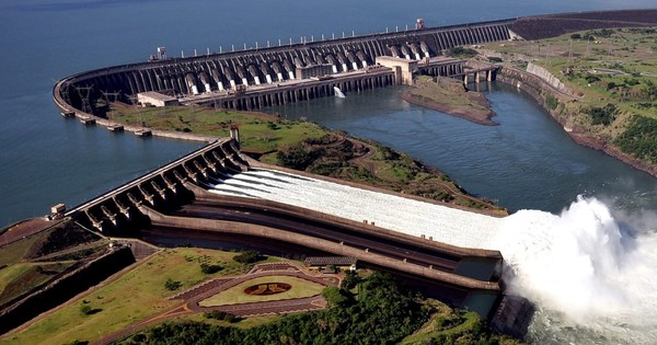 La Nación / Itaipú: “El subsidio que se le dio generó una deuda ilegal, fue un robo”