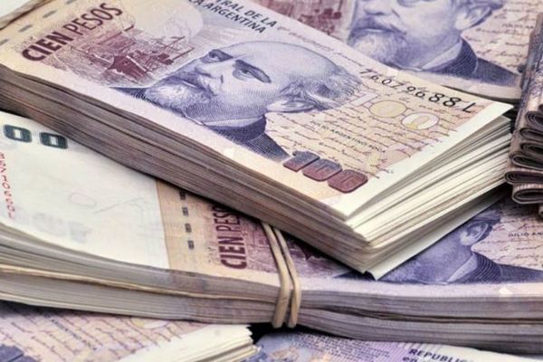 EL PESO ARGENTINO SE HUNDE EN EL MERCADO PARALELO