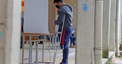La Nación / TSJE aprueba que 386 electores accedan al voto en casa para las municipales