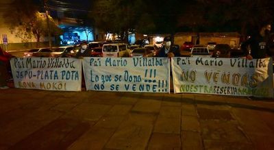 Protestan por tierras frente a la Catedral - Nacionales - ABC Color