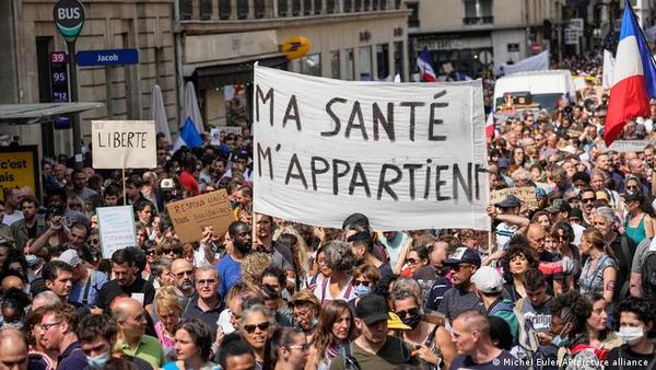 Protestan contra restricciones en Francia