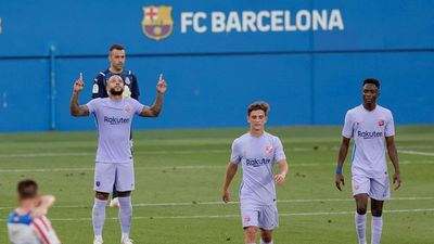 El Barcelona doblega al Girona en un buen debut de Depay