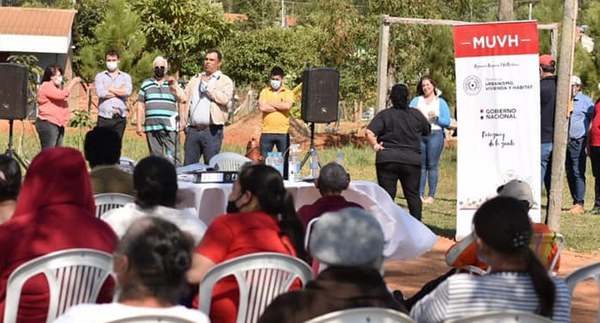 Firman contrato para la construcción de más viviendas en Caazapá - Noticiero Paraguay
