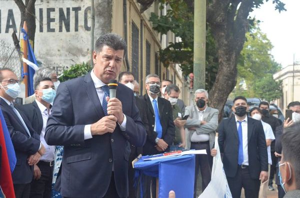 Alegre afirma que correligionarios disidentes están jugando a favor de la ANR - Nacionales - ABC Color