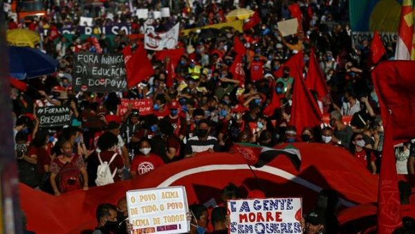 Miles de brasileños vuelven a las calles para exigir la destitución de Bolsonaro