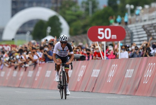 Crónica / Ciclista ecuatoriano gana el oro olímpico