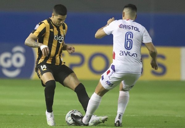 Crónica / MUCHA GARRA, POCO FÚTBOL