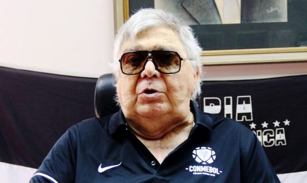 Osvaldo Domínguez Dibb y su deseo de preservar la piscina olímpica